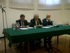 L'incontro per il ricordo di Giorgio Santerini ad un anno dalla scomparsa: da sinistra, Franco Siddi, Giovanni Negri e Marco Volpati